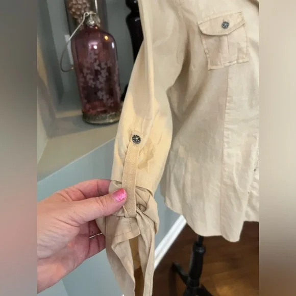 Nine West Jeans size medium tan button down shirt - Picture 3 of 9